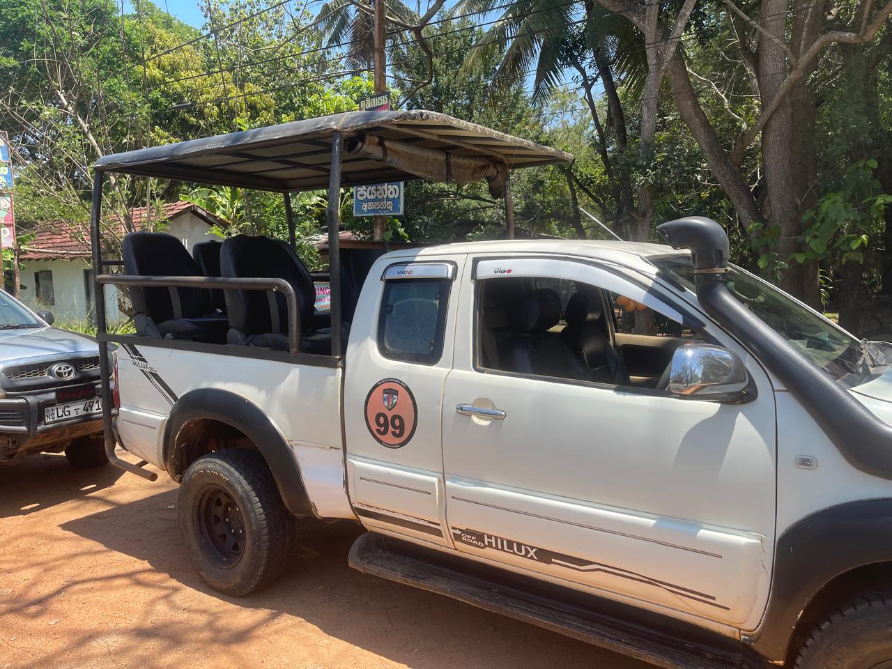 Leopard and wildlife in Wilpattu - s5
